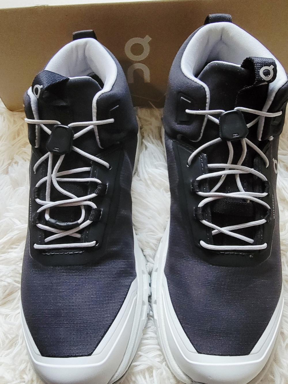 On Kid's Cloudhero Waterproof Mid-Top Trail Sneakers in Gray and White Sz Y5 - Picture 3 of 9